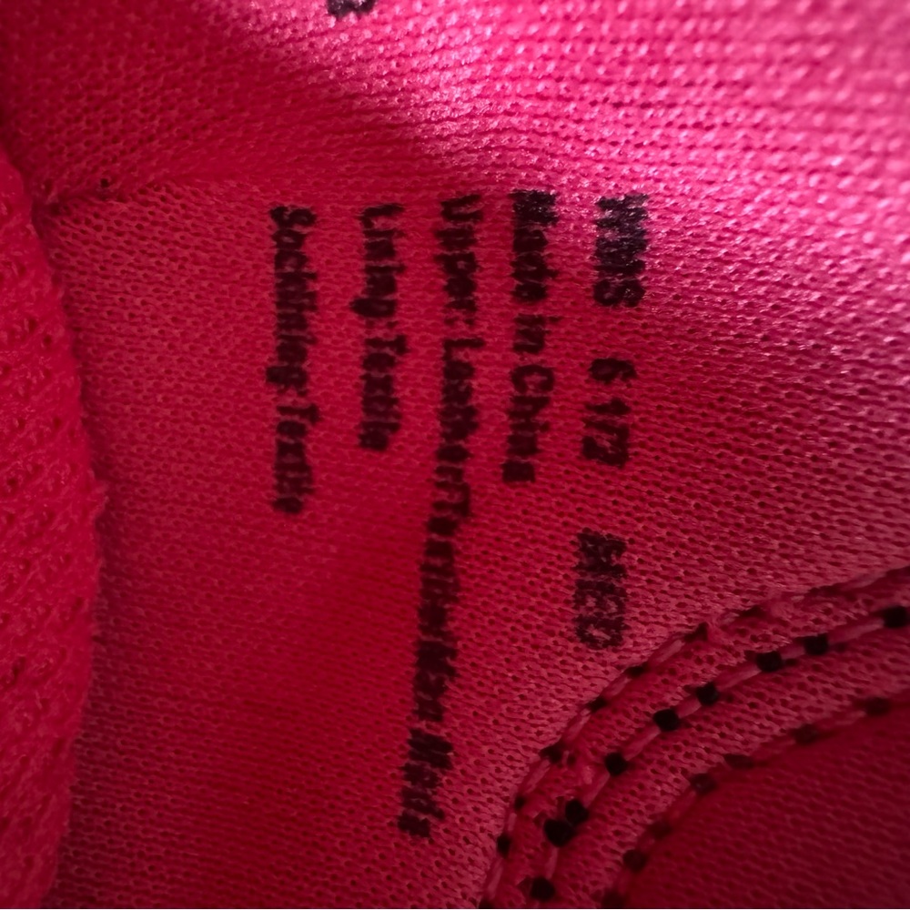 Croft & Barrow Sz 6.5 Women's Black & Pink Sporty Shoes 0003 - Picture 10 of 13